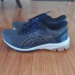Asics GT 1000 size 6